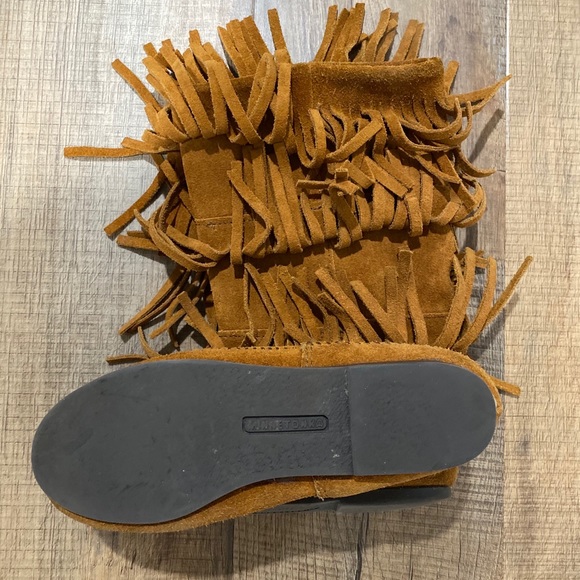 Minnetonka Three Tier Fringe Moccasin Boots - Picture 3 of 3